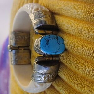 Vintage Bovine BoneTurquoise Gemstone Silver Tone Hinged Peg Bracelet 1970s